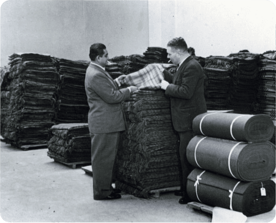 Foto storica della fabbrica e tessuti